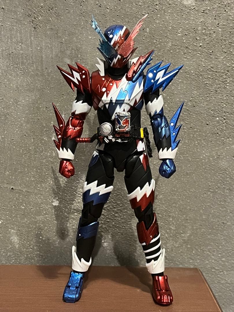 S.H.Figuarts 仮面ライダービルド ラビットタンクスパークリング