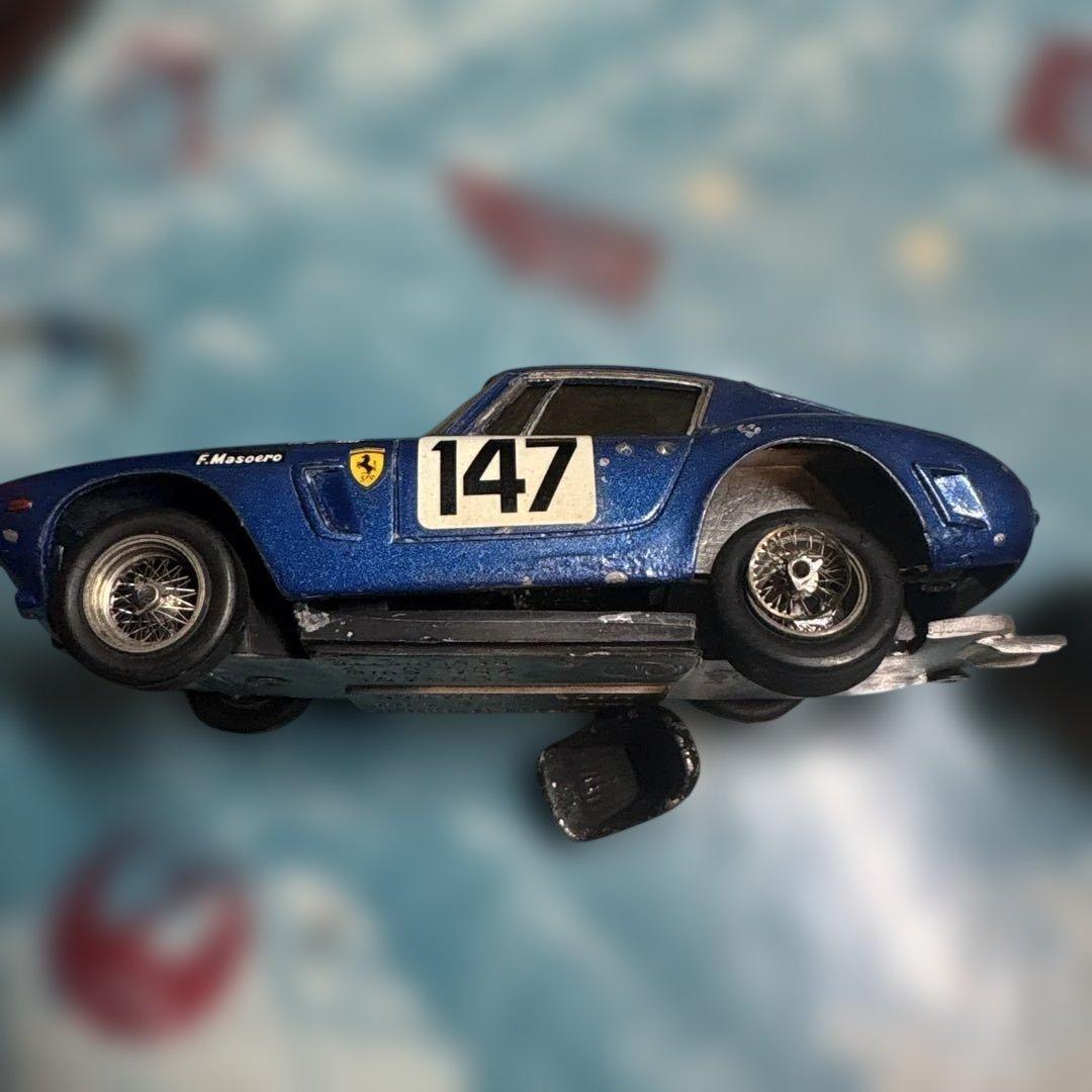 フランス製　ホワイトメタル1/43モデルキット　フォードとフェラーリ　完成品