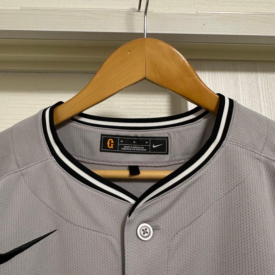 【美品】読売ジャイアンツ 岡本和真選手 レプリカユニフォーム ビジター Mサイズ