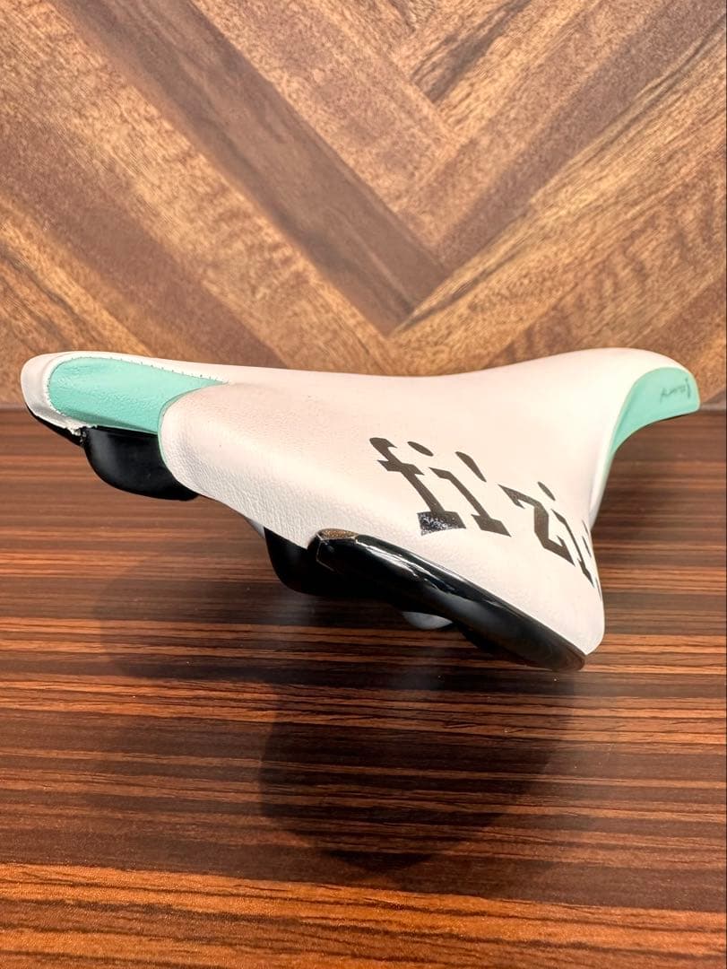 【fizik ALIANTE フィジークサドル】
