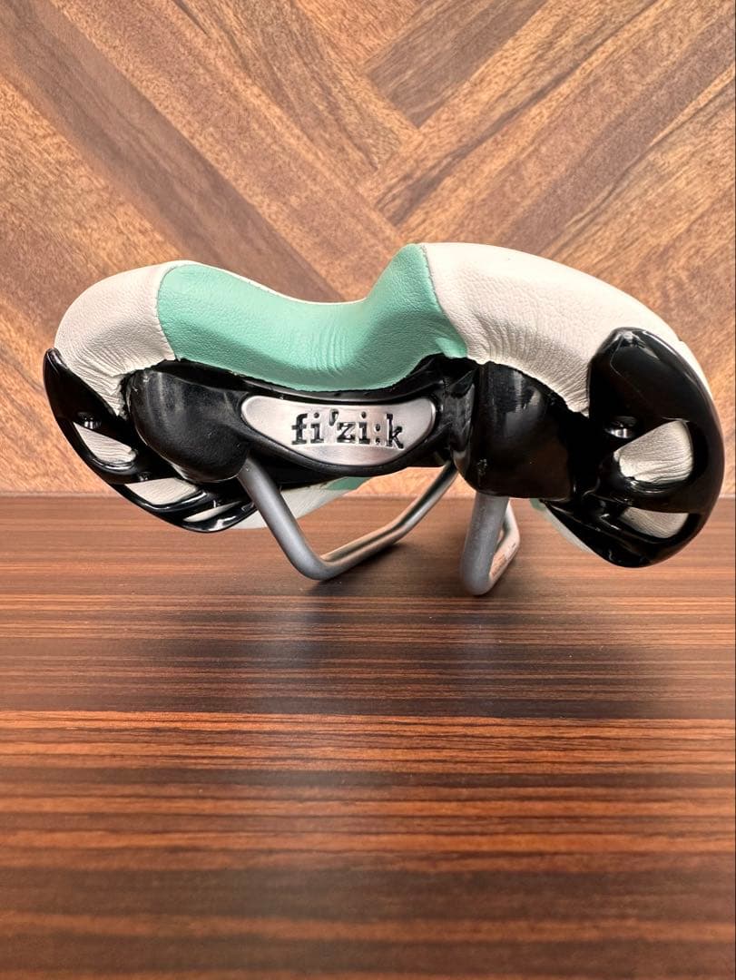 【fizik ALIANTE フィジークサドル】