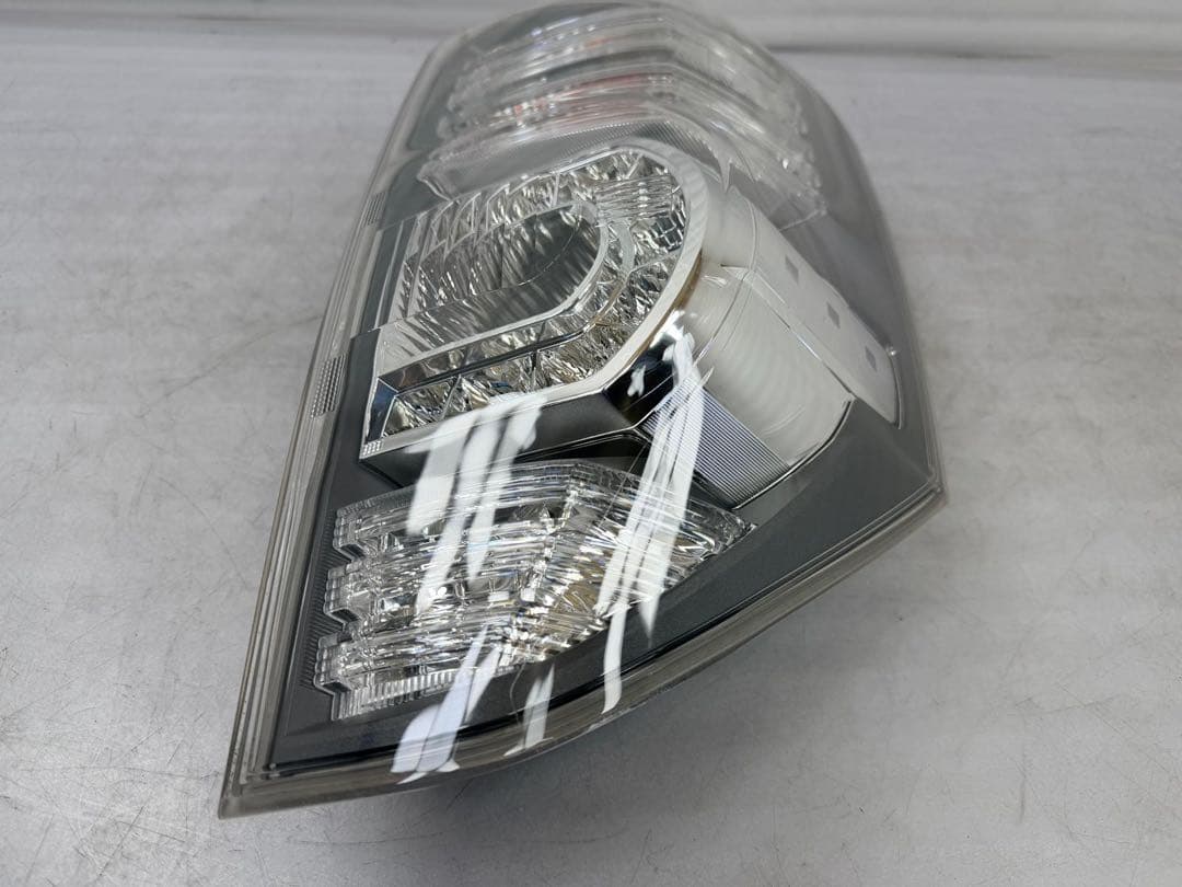 ヴォクシー ZRR70W 75W 純正 左 テールランプ イチコ28-220