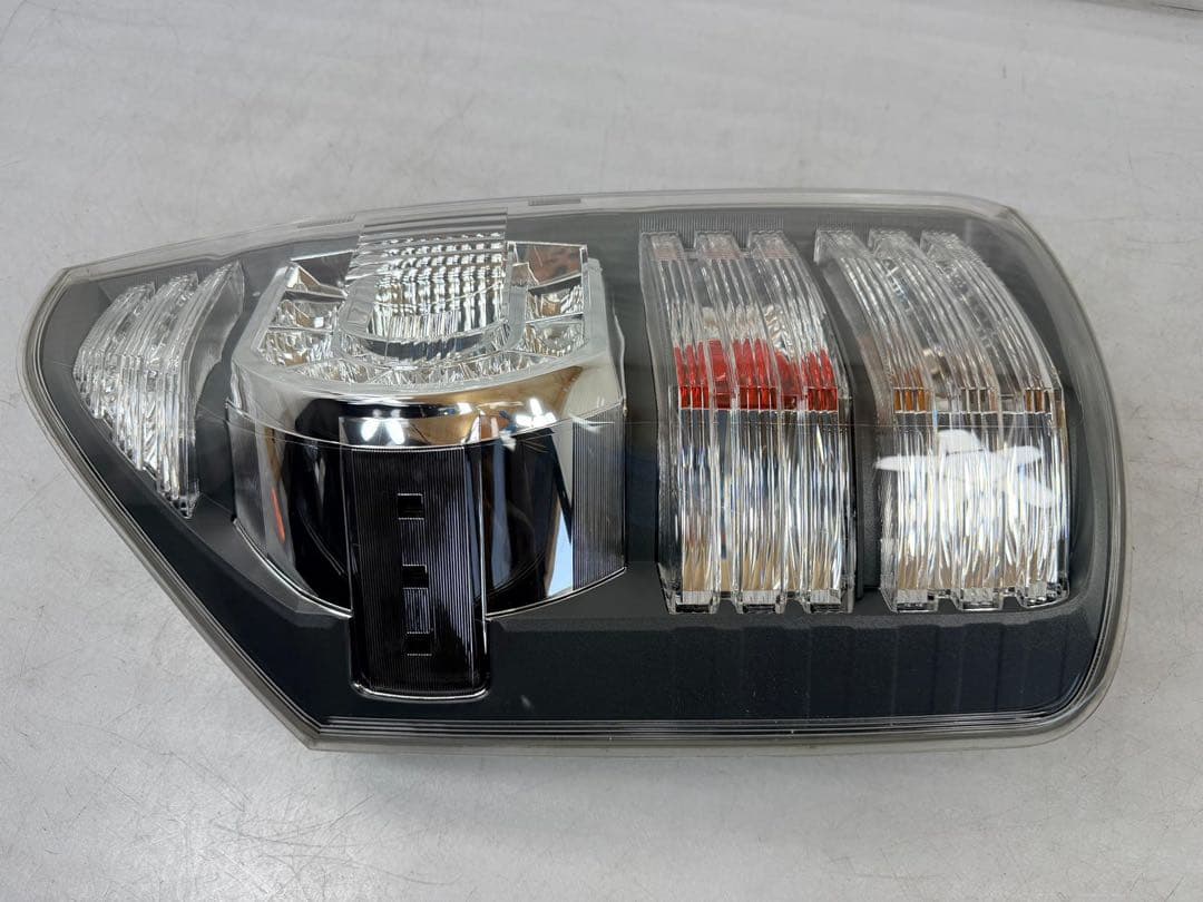 ヴォクシー ZRR70W 75W 純正 左 テールランプ イチコ28-220