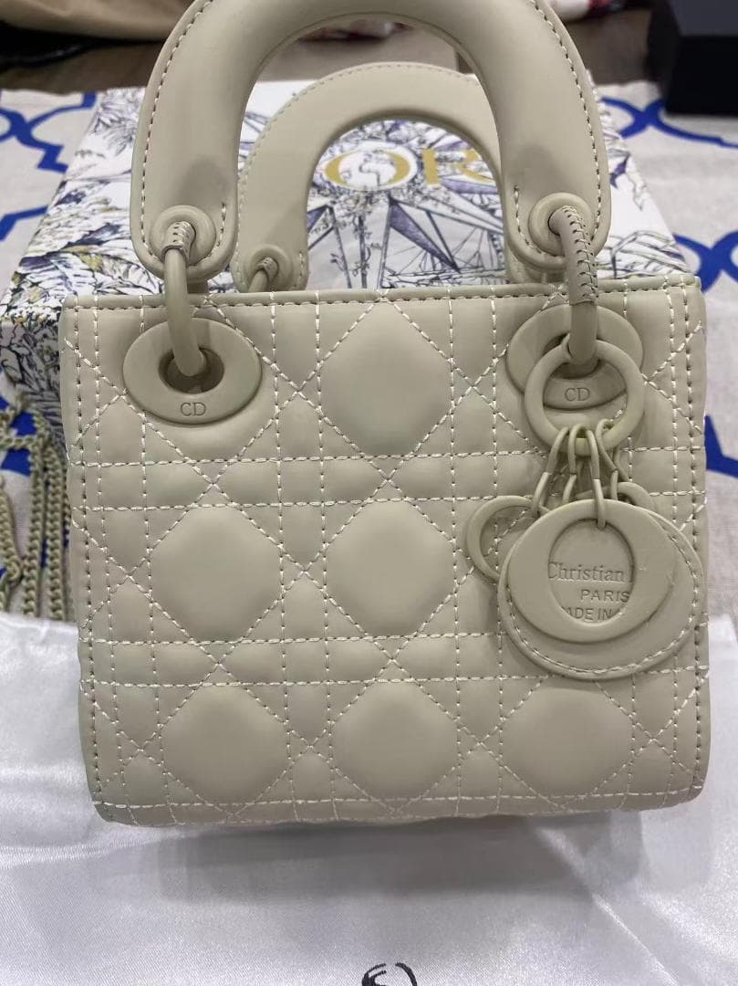 M0565 ホワイト レザー レディース 肩掛けアイテム
