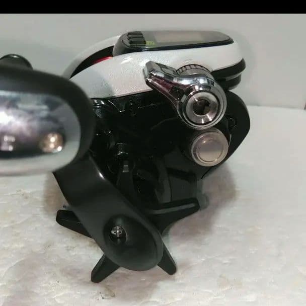シマノ 電動リール PLAYS 3000　巻上げ距離1.6K 使用時間7H