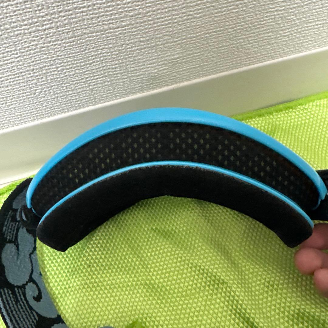 REVOLT スノーゴーグル 調光レンズ 太陽の光で色が変わります！
