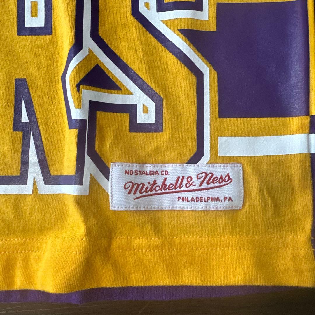 Los Angeles Lakers VネックTシャツ Mサイズ