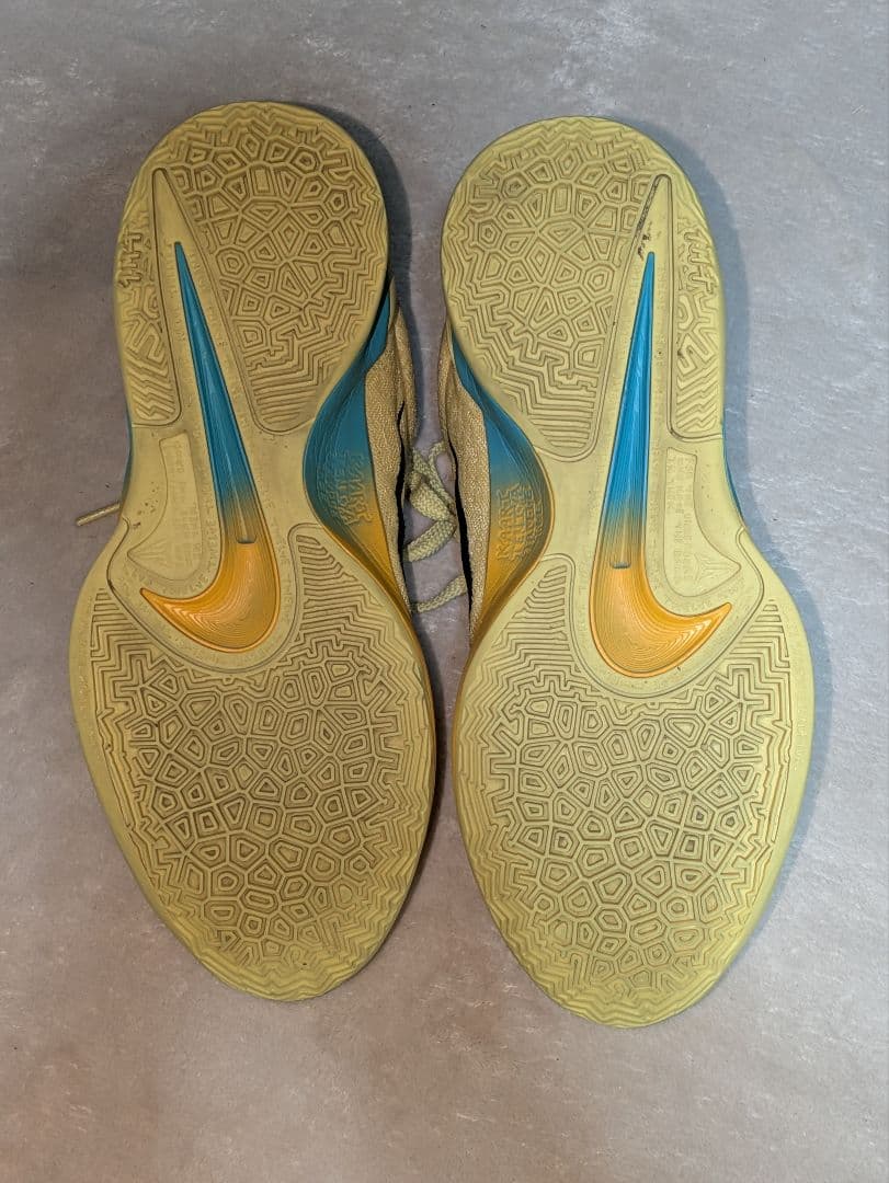 Nike バスケットボールシューズ イエロー