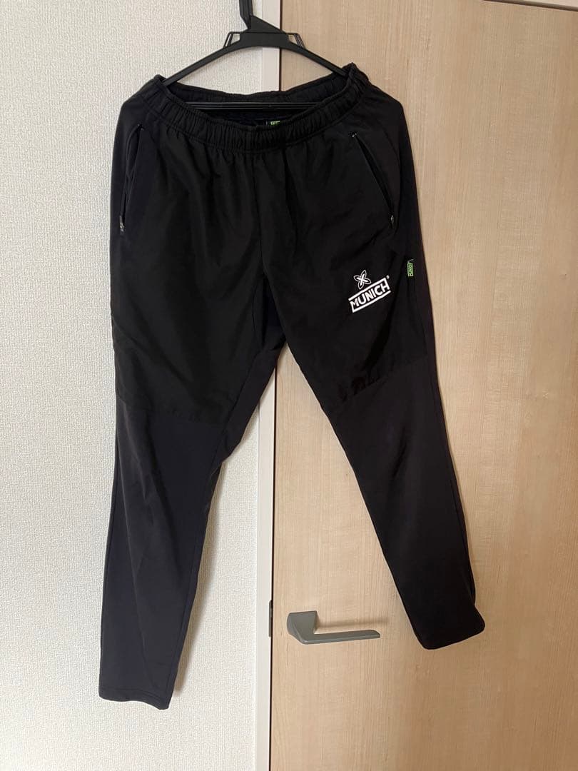 MUNICH フード付きジャージ パーカーXL とパンツL 上下セット　黒