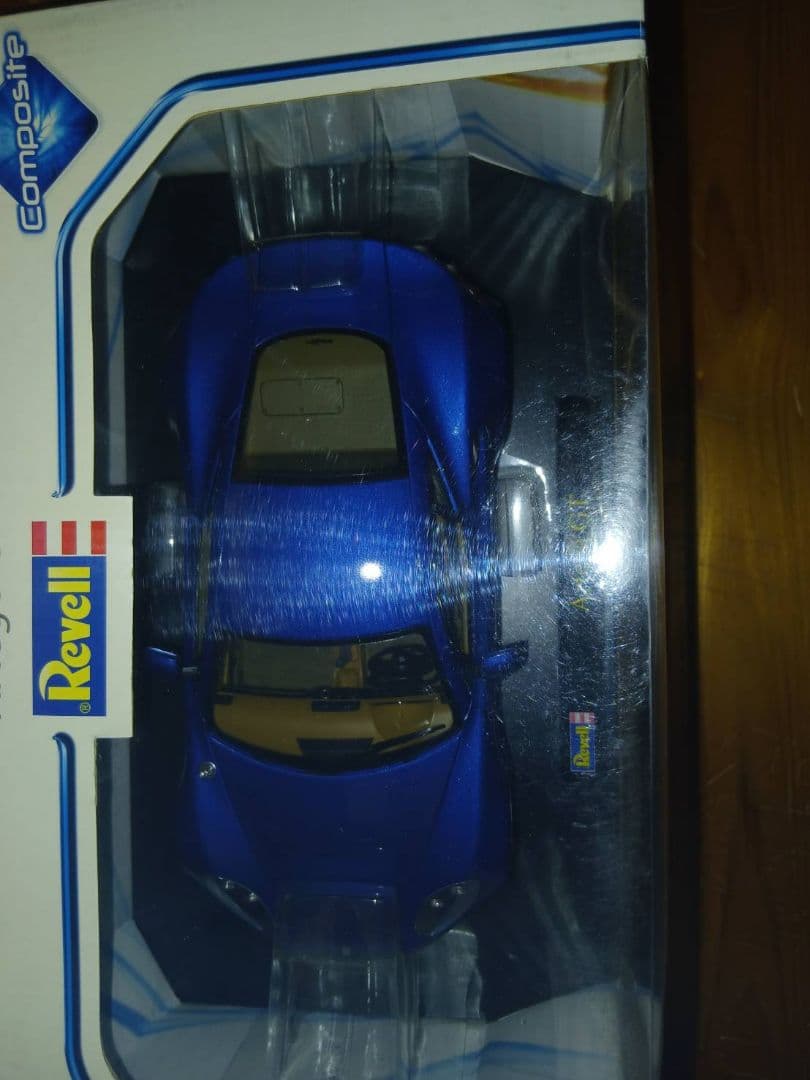 【新品・未開封】Revell artega GT 1:18 ミニカー　青