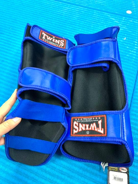 本革製 TWINS 新品 レガース ツインズ 未使用 サポーター
