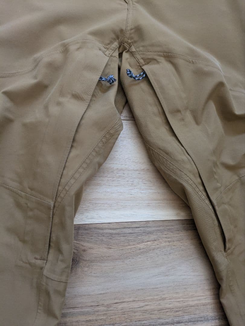 スノーウェア Strafe Nomad jacket & bib pants