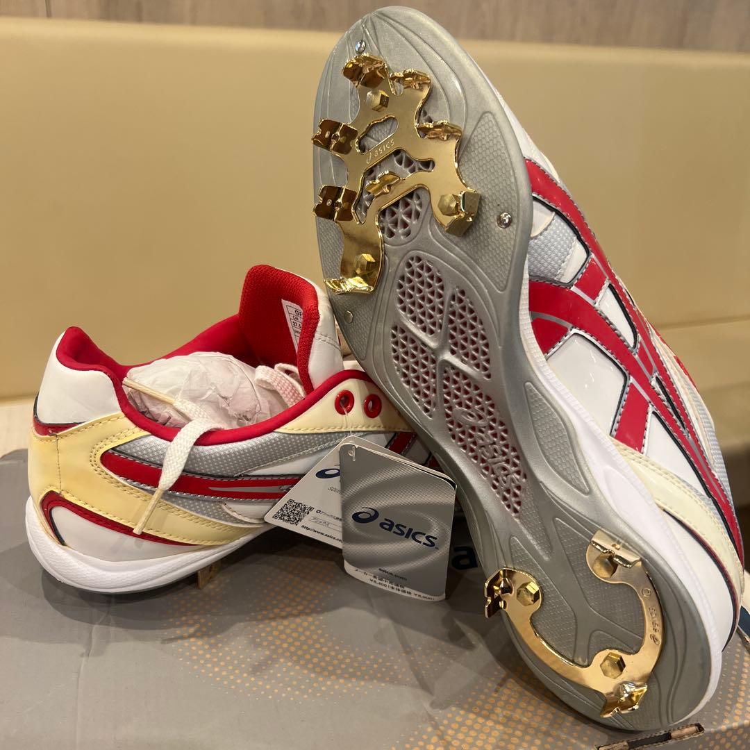 asics スパイクシューズ ホワイト/レッド