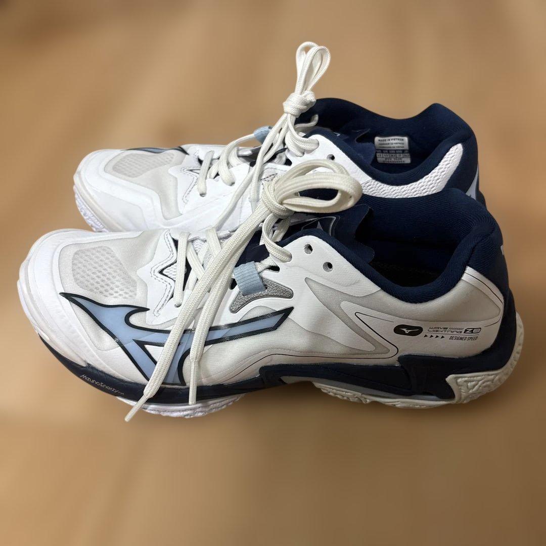 【未使用に近い】Mizuno 24.5cm ウェーブライトニング Z8