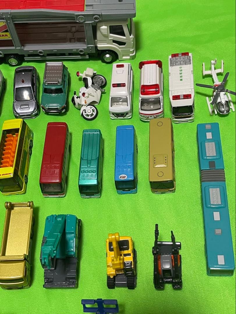 トミカ57台　まとめ売り　おかたづけコンボイ　キャリアカー　パーキングケース付き