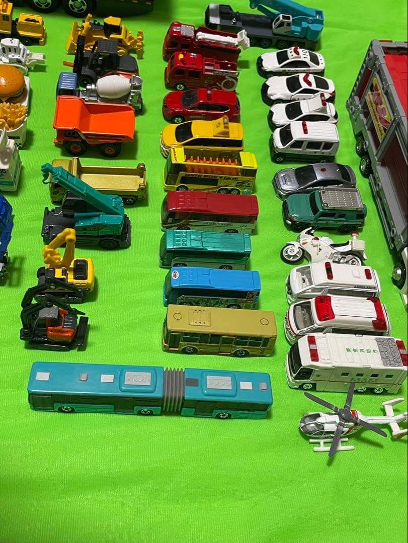 トミカ57台　まとめ売り　おかたづけコンボイ　キャリアカー　パーキングケース付き