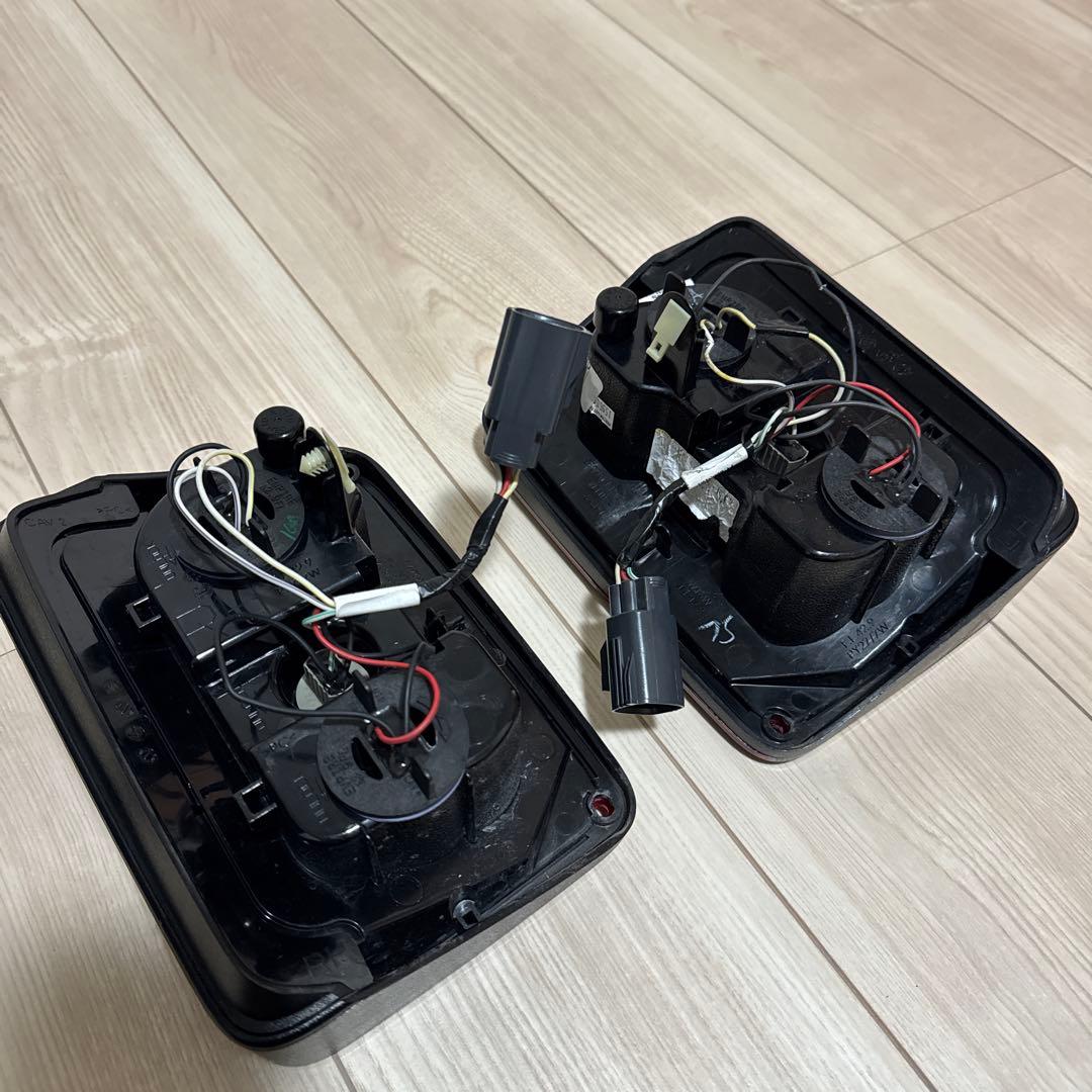 JKラングラー　純正テールランプ