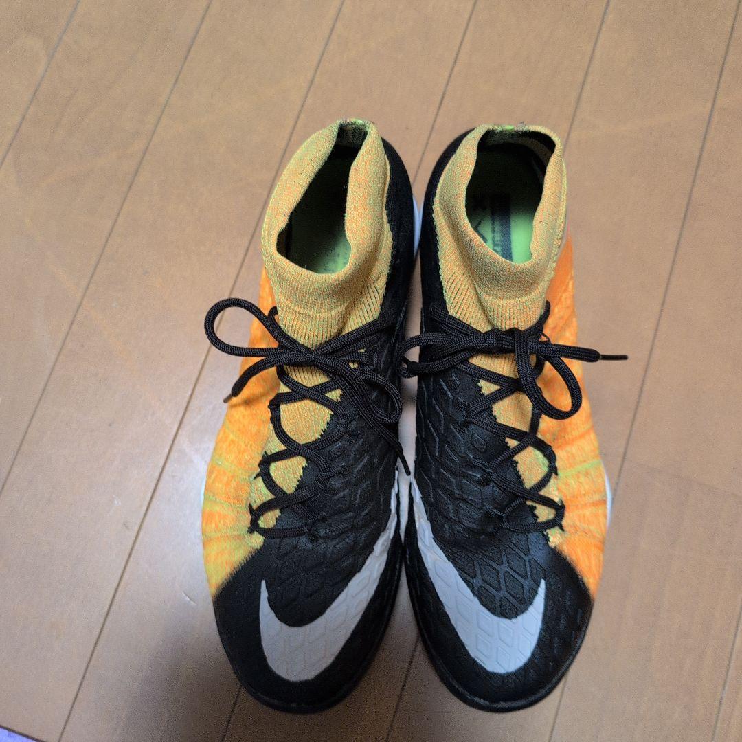 ナイキ サッカーシューズ ハイカット オレンジ黒
