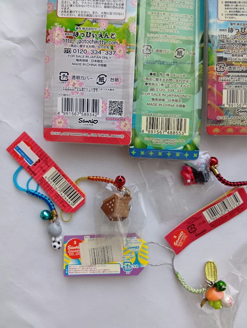 新品　８個まとめ売り　ご当地　キティちゃん　ストラップ