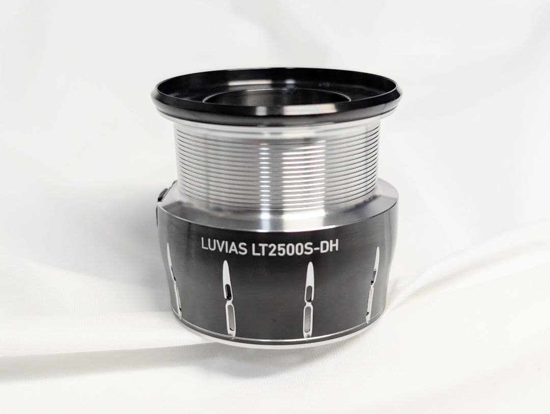 ダイワ　 24ルビアス LT2500S-DH 管776FP スプール　美品