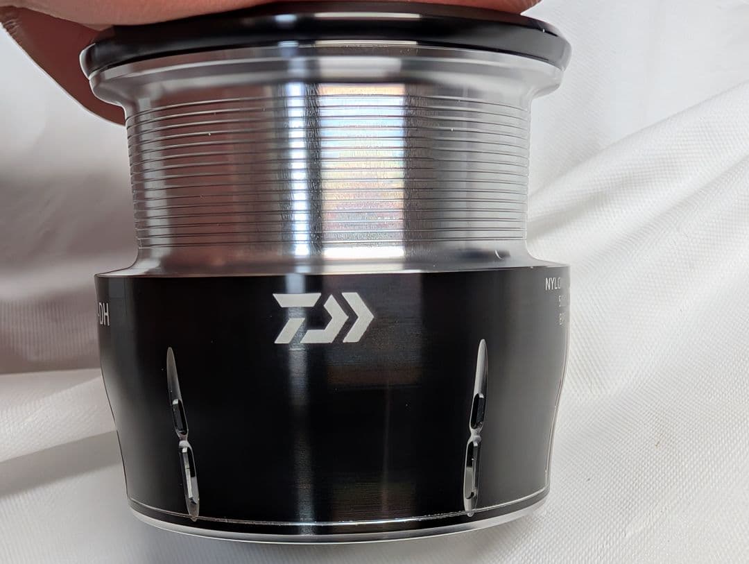 ダイワ　 24ルビアス LT2500S-DH 管776FP スプール　美品