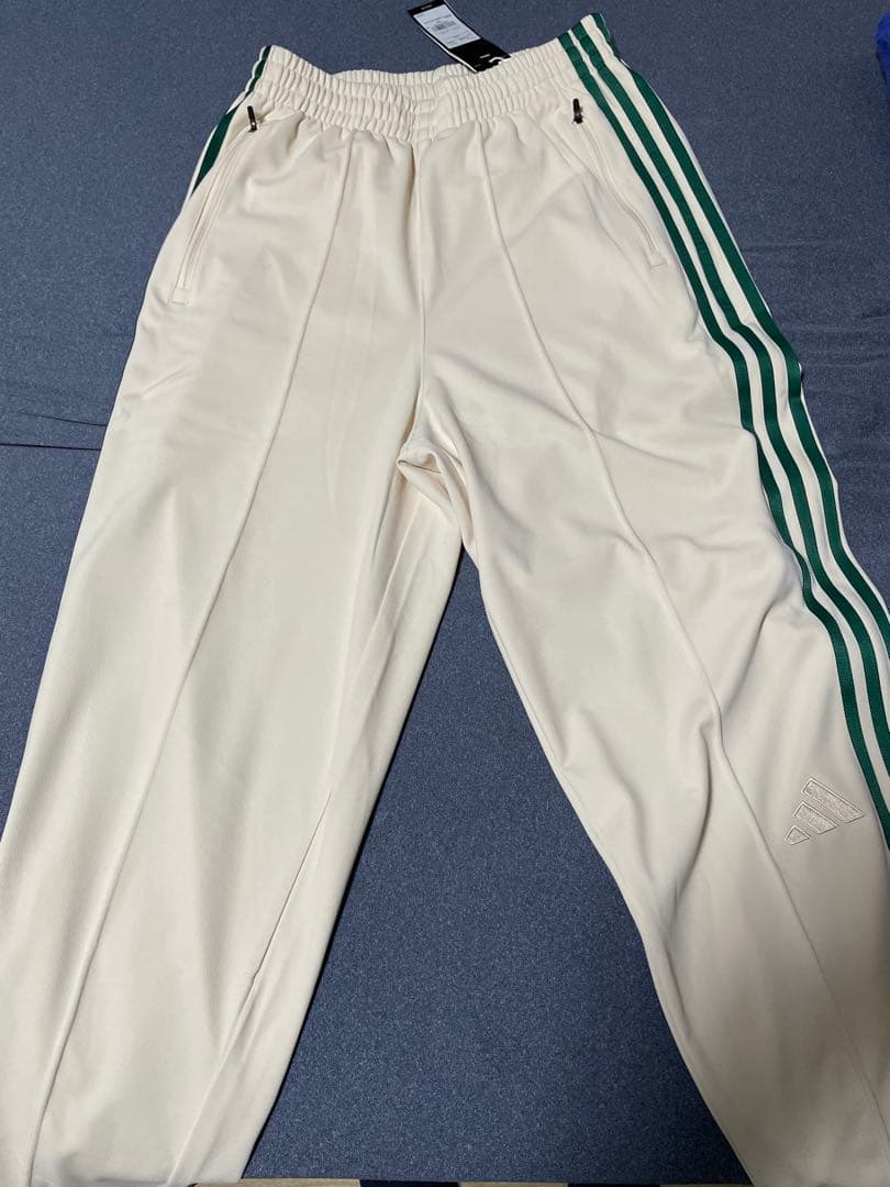 adidas ジャージ上下セット オフホワイト