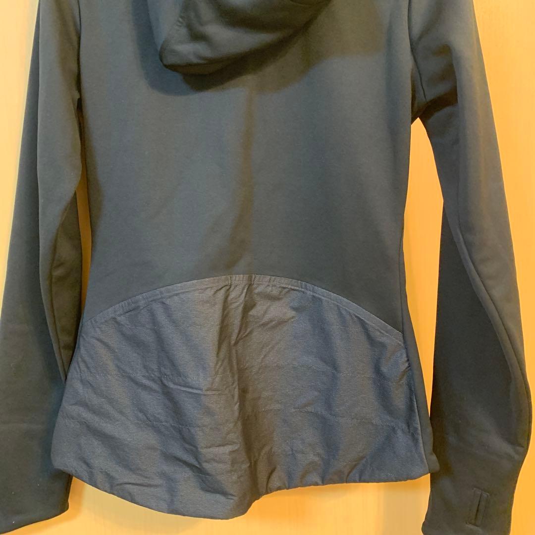 Nike therma-fit フルジップ ブラックパーカー