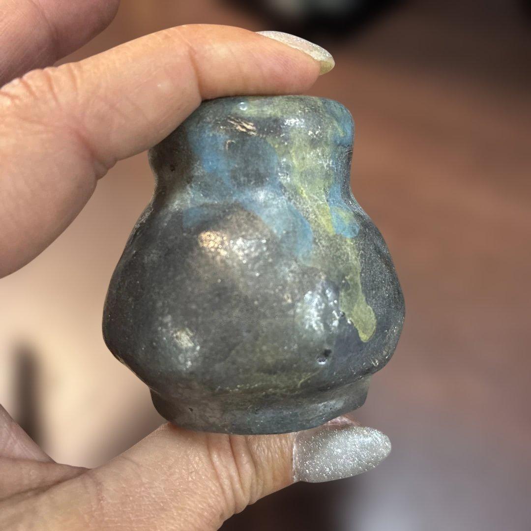 青灰色の小型壺