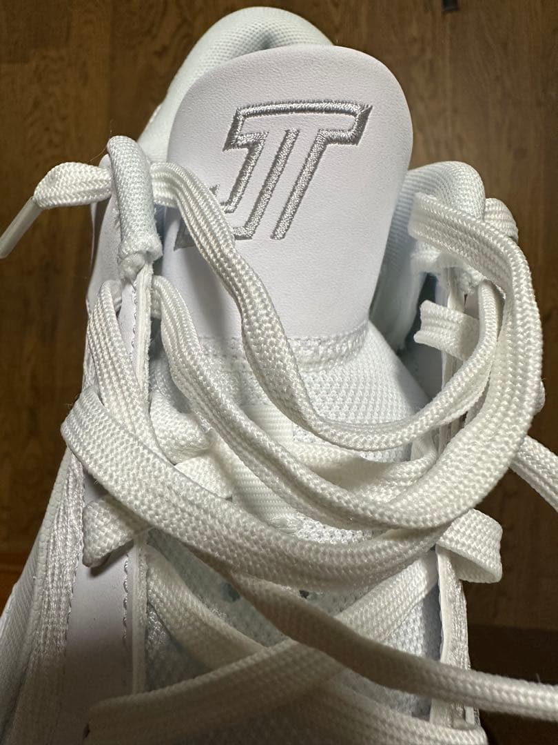 J1T バスケットボールシューズ ホワイト