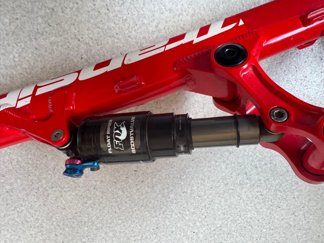 Transition Covert MTBフレーム レッド