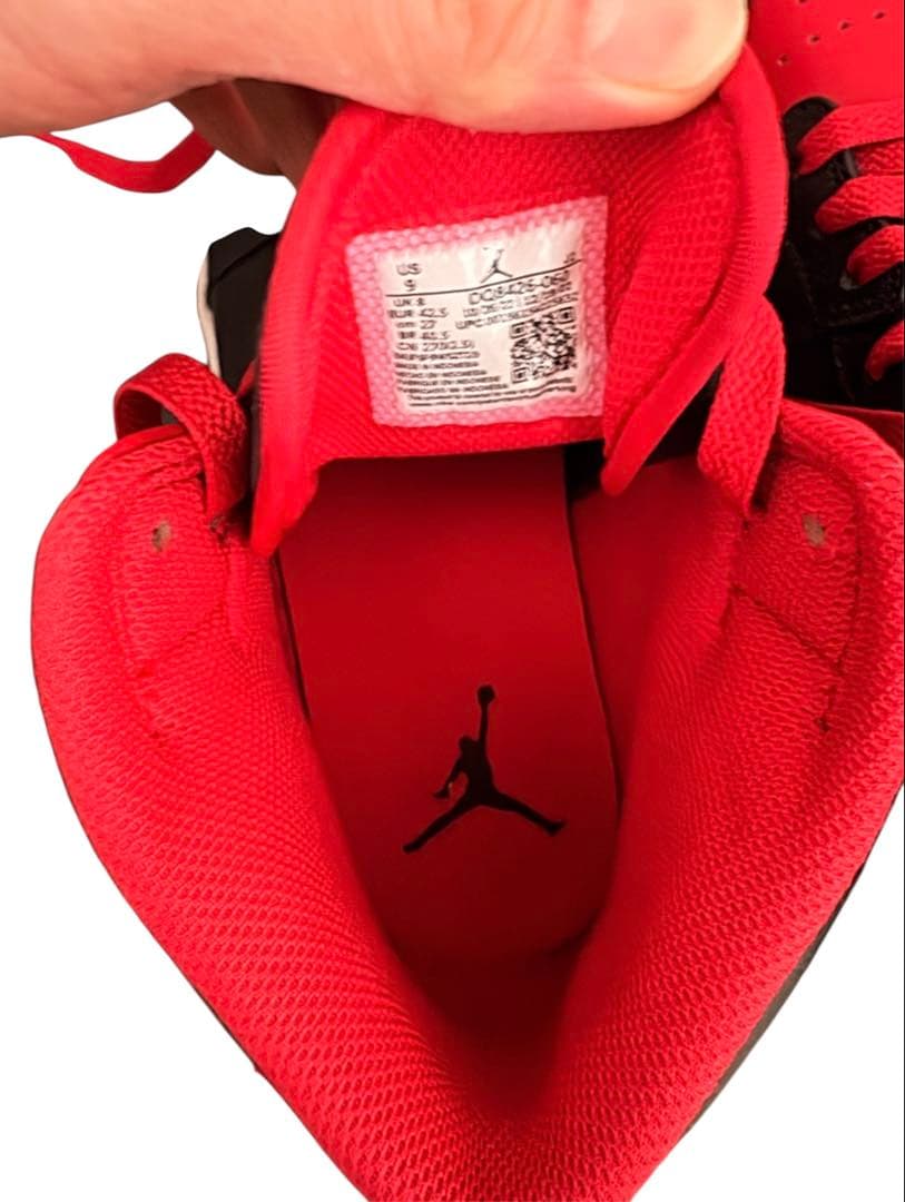 NIKE AIR JORDAN 1 MID 黒／赤　US9