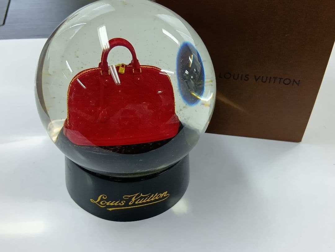 284 Louis Vuitton ルイヴィトン 赤いバッグ スノードーム