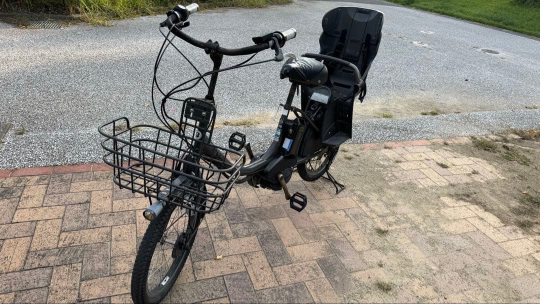 電動アシスト自転車 チャイルドシート付き 黒　ブリヂストン　ビッケ