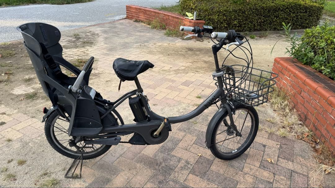 電動アシスト自転車 チャイルドシート付き 黒　ブリヂストン　ビッケ