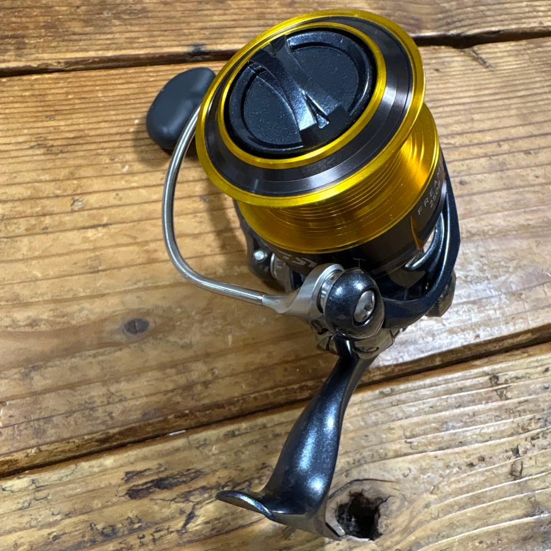15 ダイワ　フリームス 2508 Daiwa FREAMS スピニング　バス