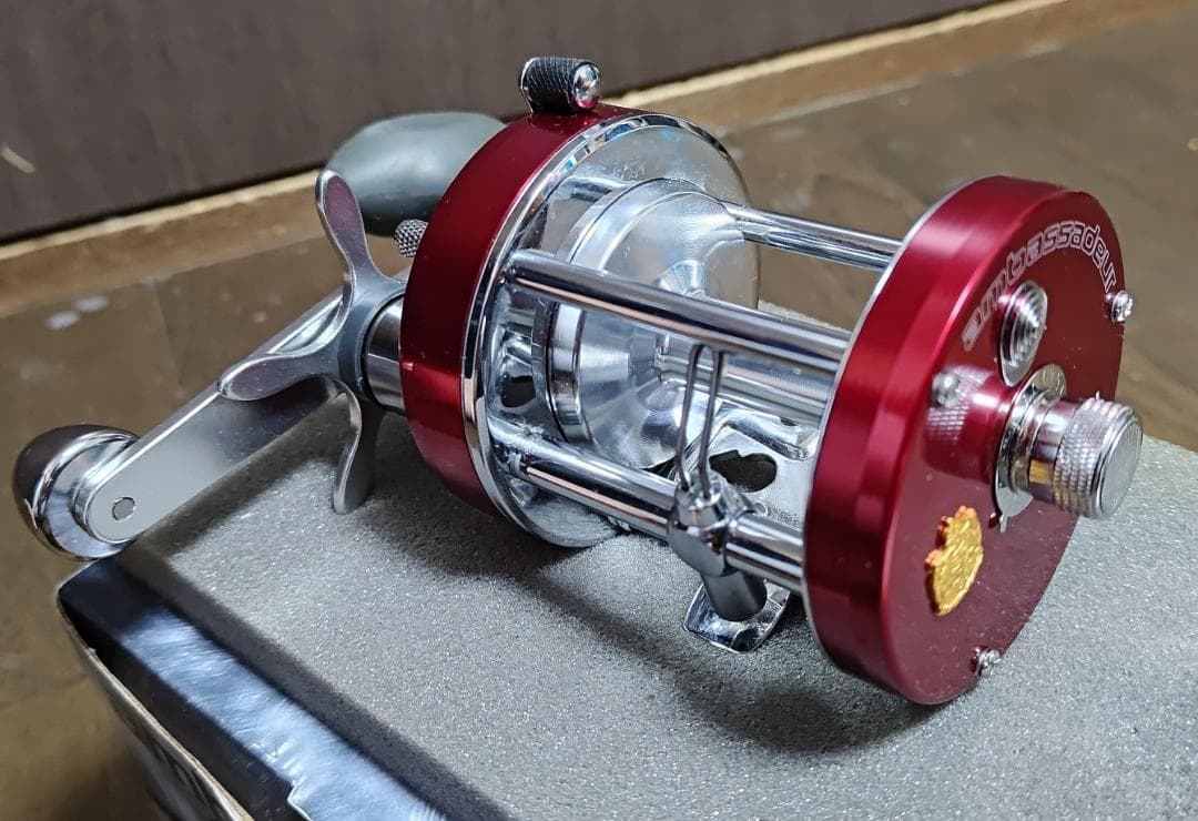新品未使用☆アブ アンバサダー7000i　レッド☆Abu Ambassadeur