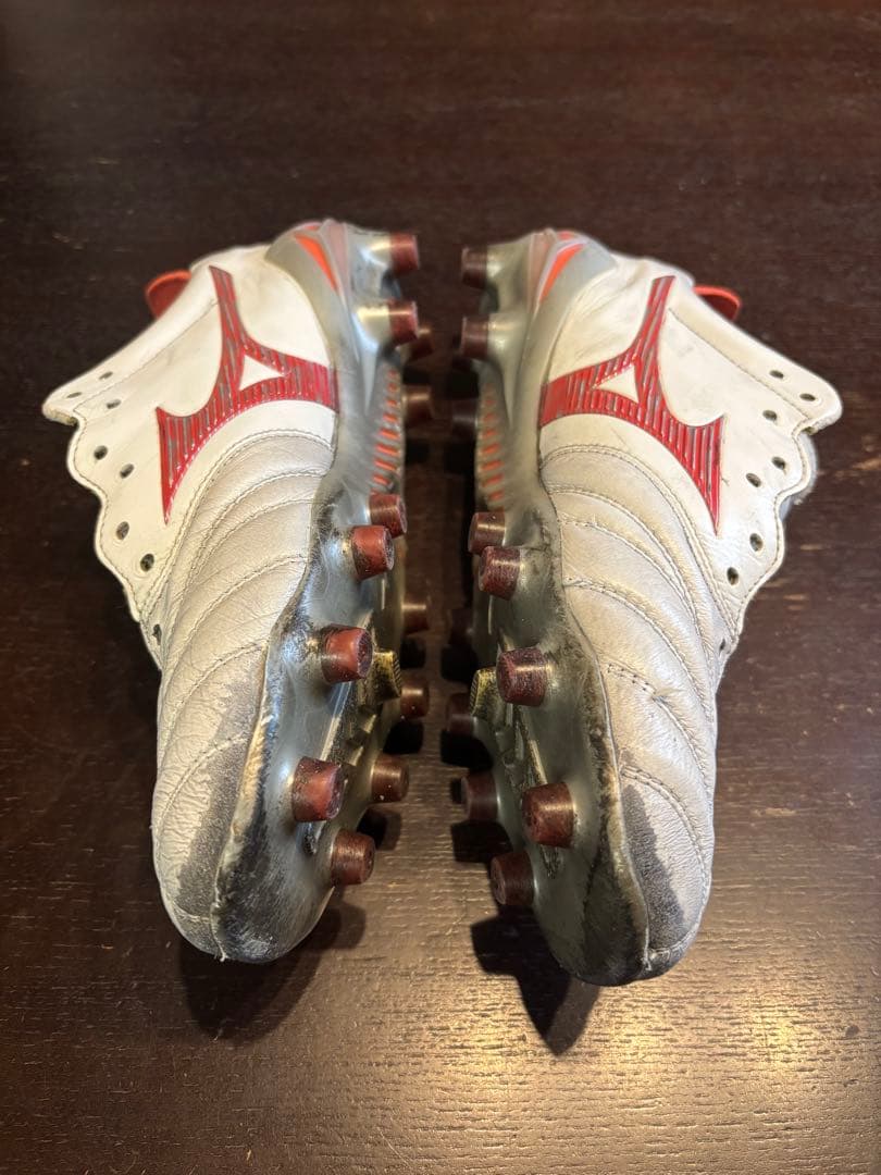 Mizuno サッカー用スパイクシューズ シルバー/レッド モレリアネオ4
