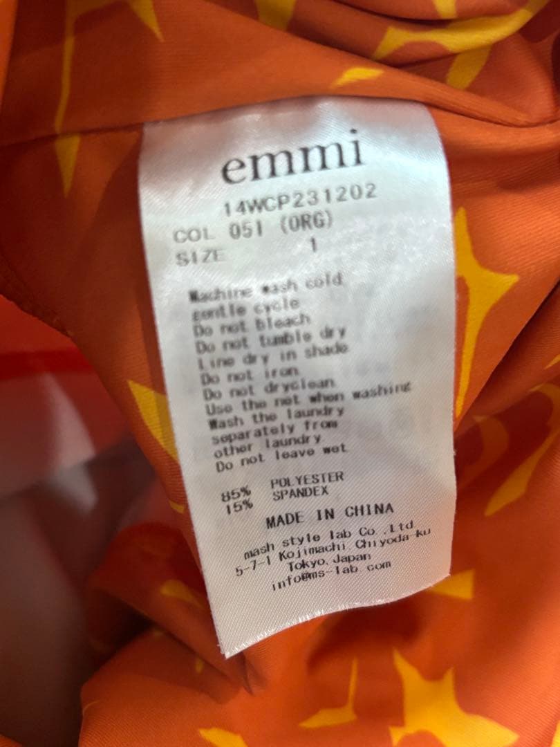 emmi の鮮やかオレンジセットアップ　ヨガウェア
