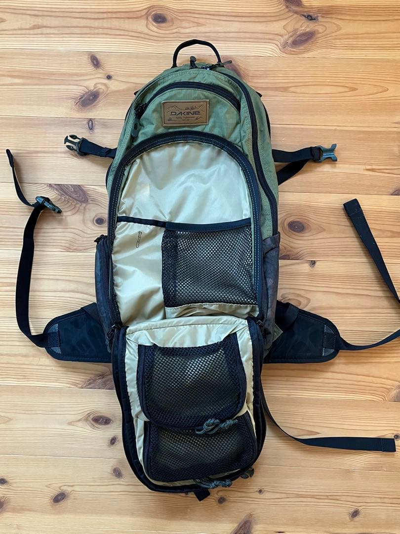 ダカイン DAKINE NOMAD 18Lバックパック マウンテンバイク用