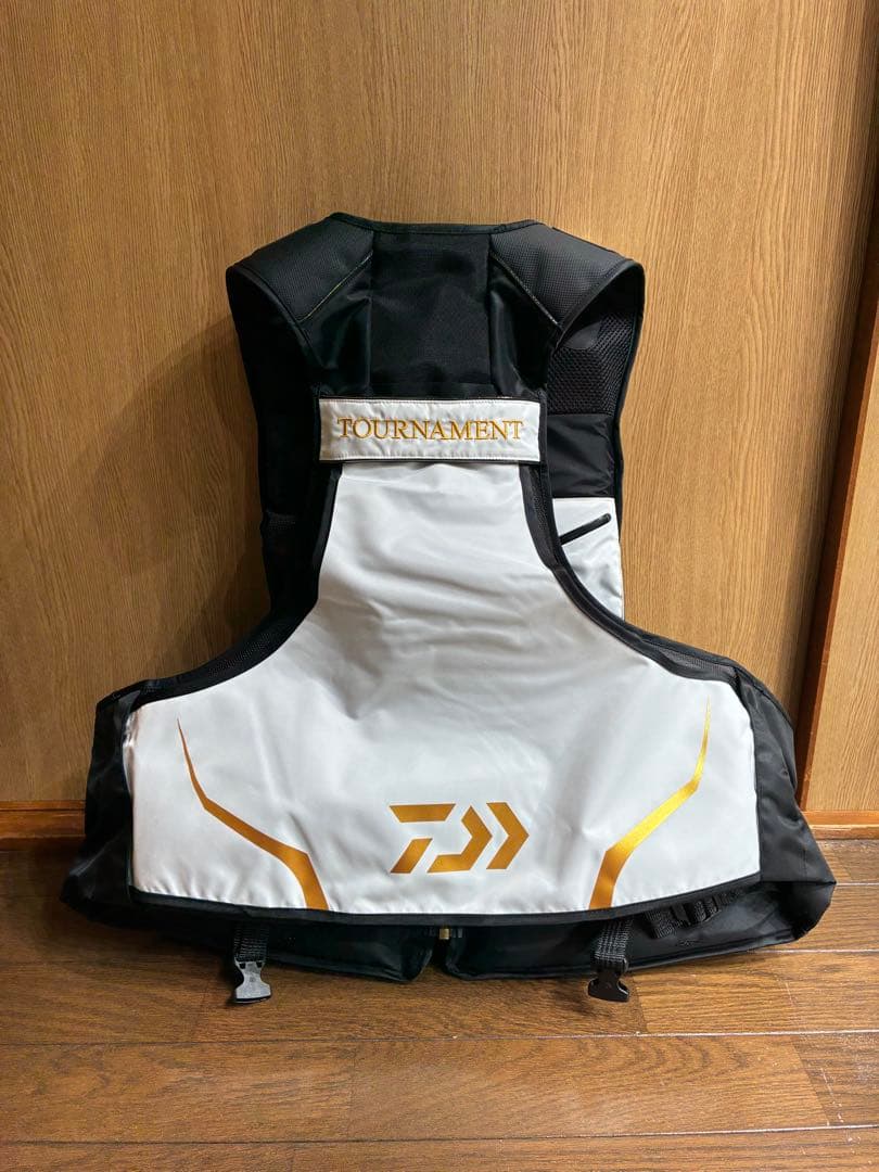 新品　ダイワ　トーナメント　ライフジャケット　Lサイズ　検）シマノ　サンライン
