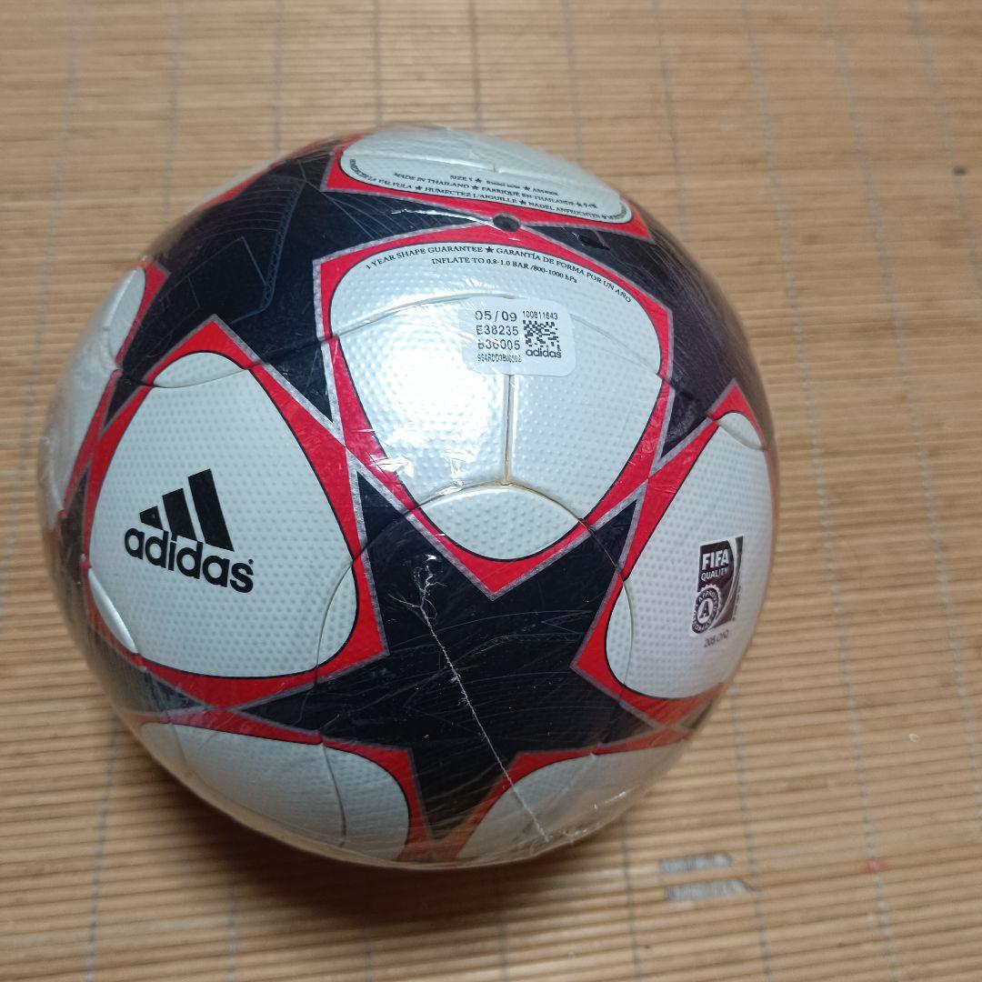 ADIDAs サッカーボール 5号