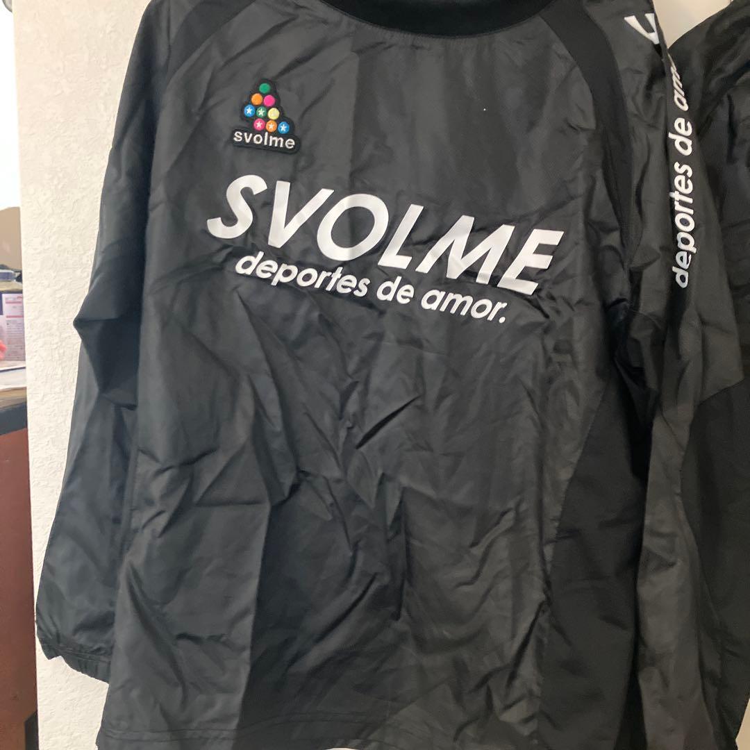 新品タグ付140 SVOLME ピステ・ウィンドブレーカー ブラック 長袖シャツ