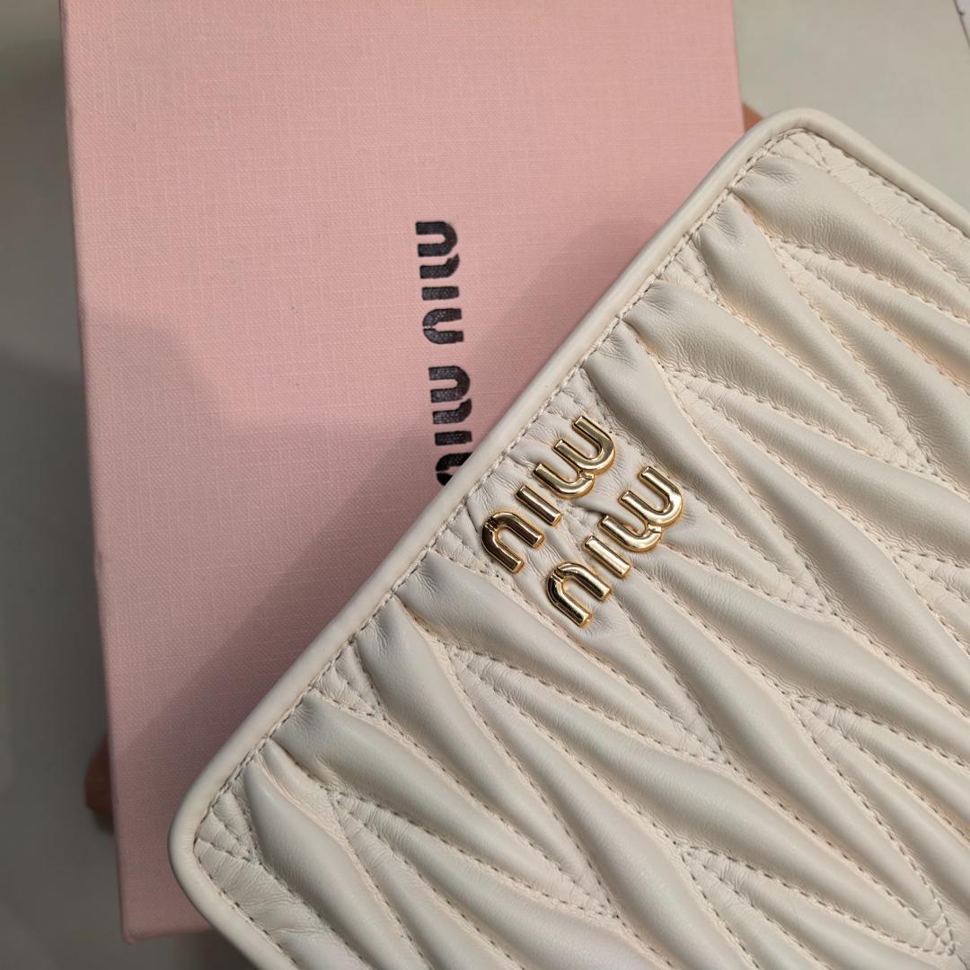 極美品 チェーンショルダーバッグ