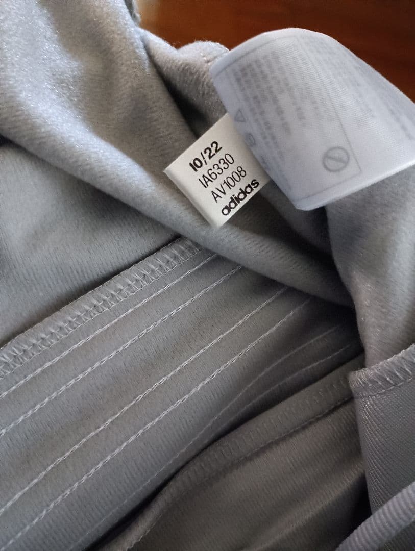adidas ライトグレー ファイヤーバード 2XL 美品 IA6330