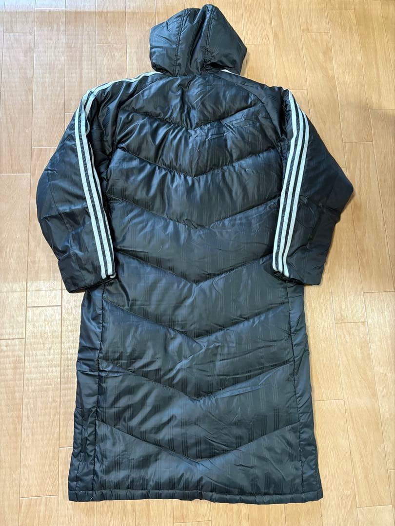 adidas ロングベンチコート