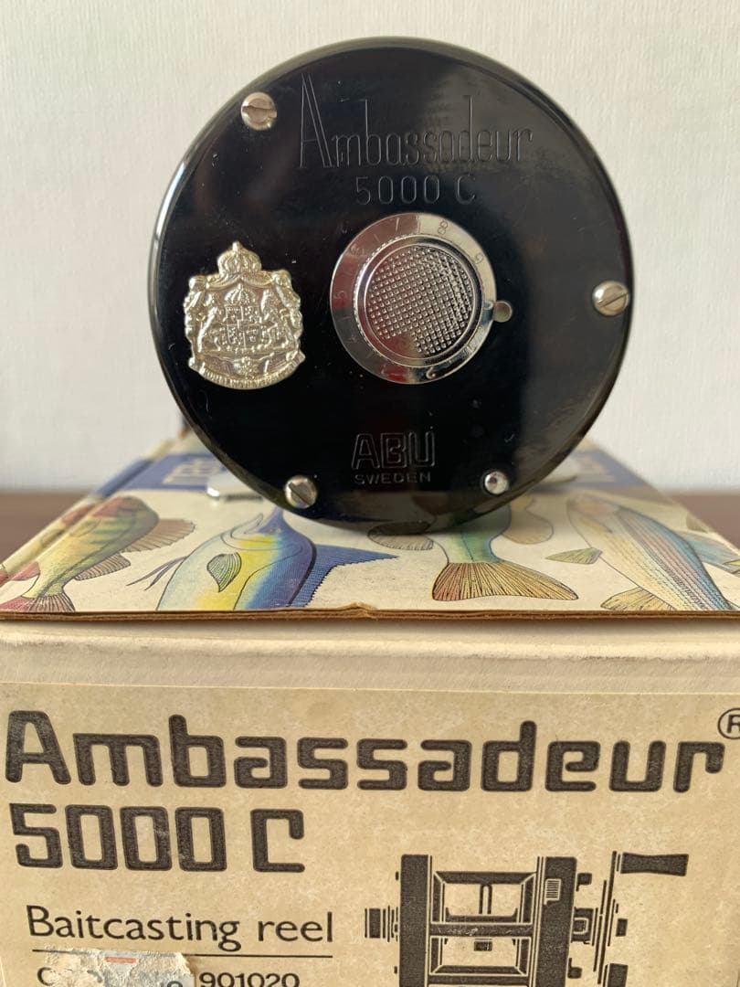 ABU Ambassadeur 5000Cベイトリール新品未使用ブラック