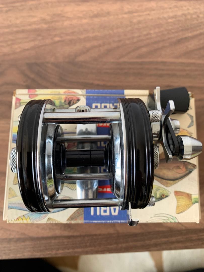 ABU Ambassadeur 5000Cベイトリール新品未使用ブラック