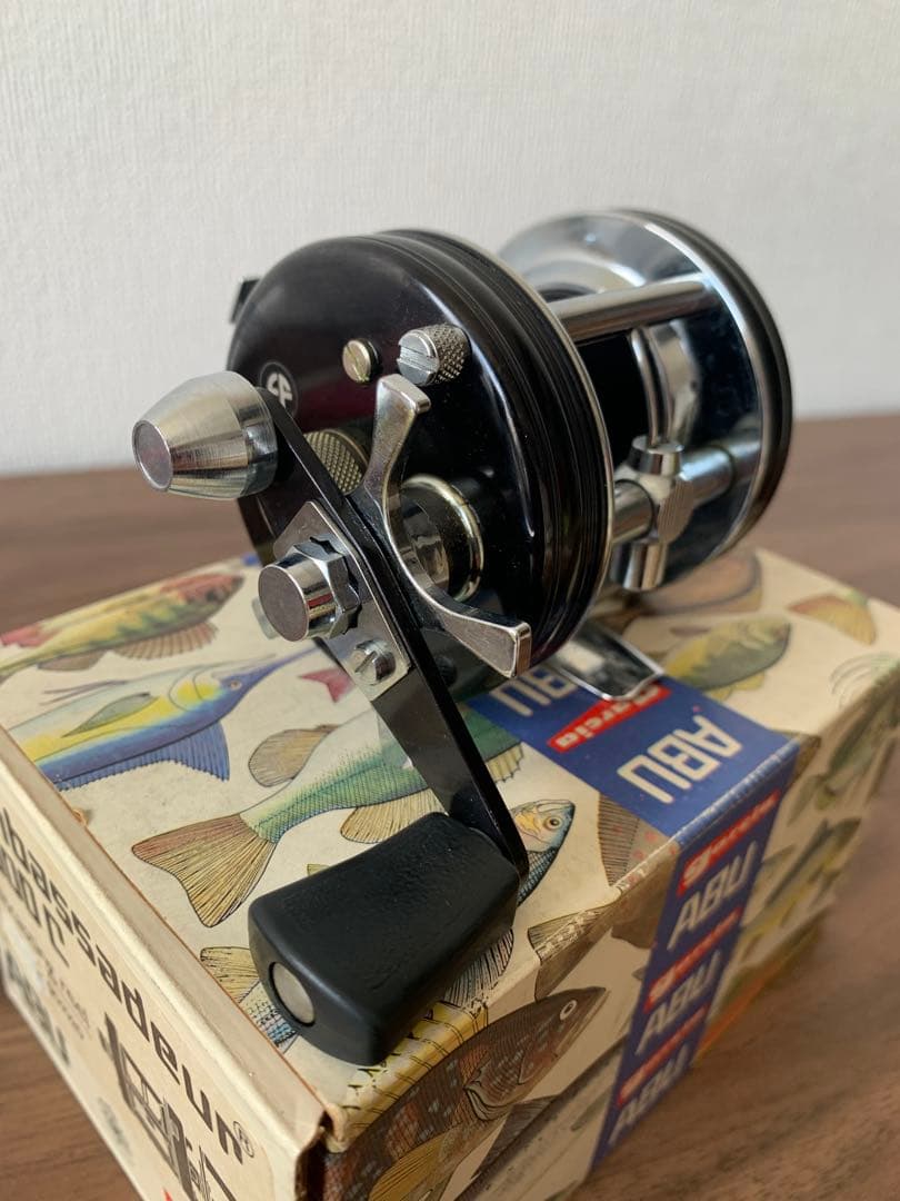 ABU Ambassadeur 5000Cベイトリール新品未使用ブラック