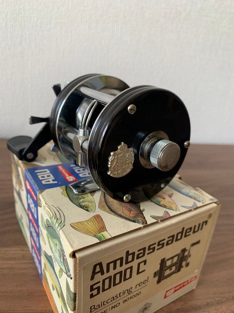 ABU Ambassadeur 5000Cベイトリール新品未使用ブラック