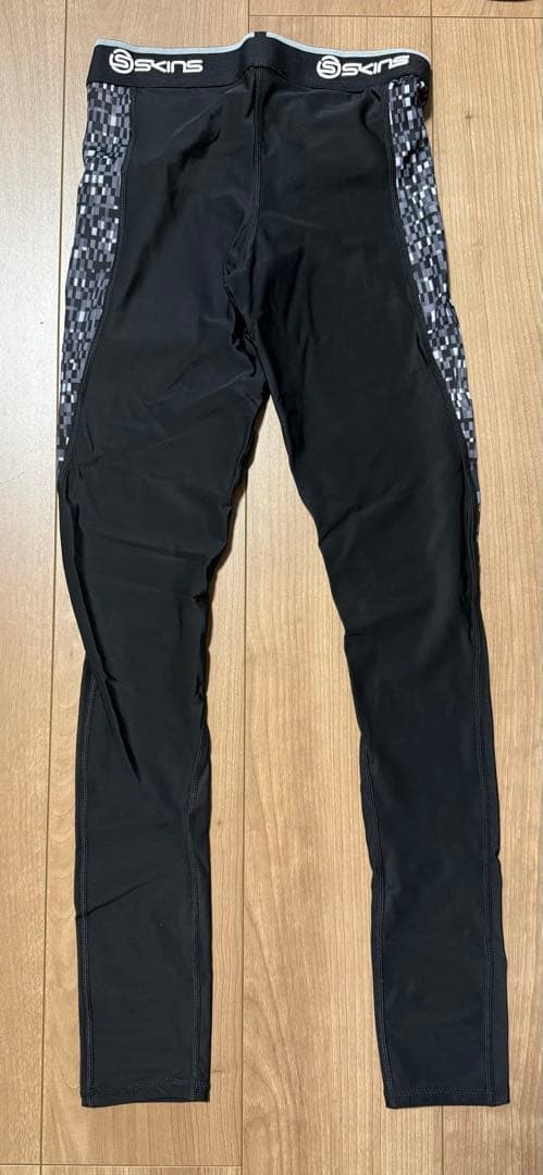 【新品＊未使用】スキンズ skins ロングタイツ A200 　　Mサイズ